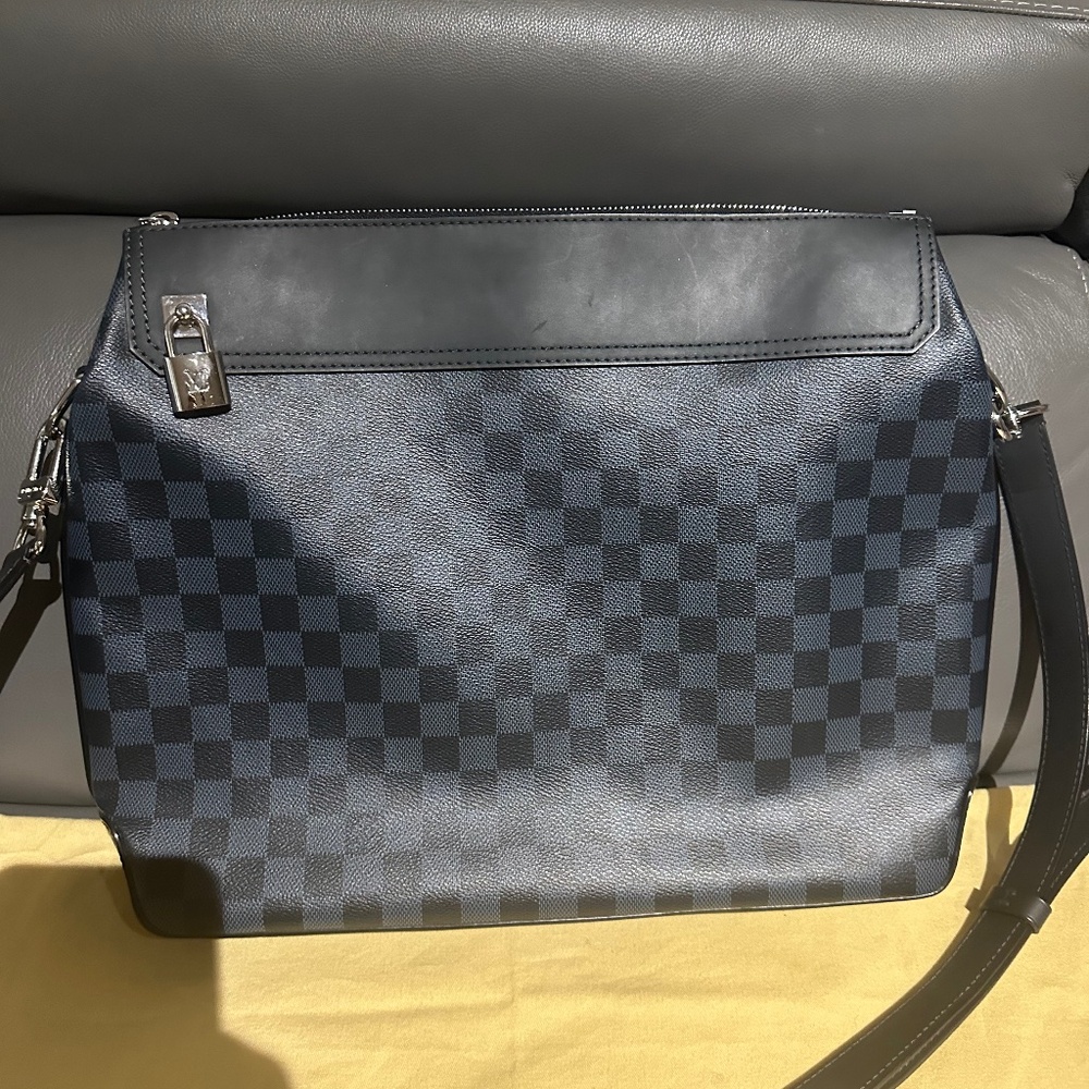 Louis Vuitton Messenger Bag